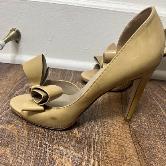 Valentino Garavani D’Orsay Couture Nude Patent Leather Bow Detail Peep Toe Heels - Picture 3 of 16